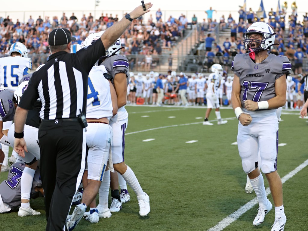 THE HOOFBEAT: Bronchos roll up 421 yards in&nbsp;opener