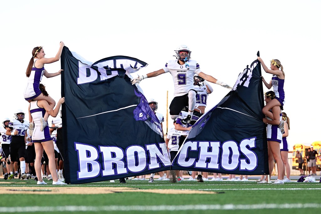 Bronchos rout Chickasha,&nbsp;52-14