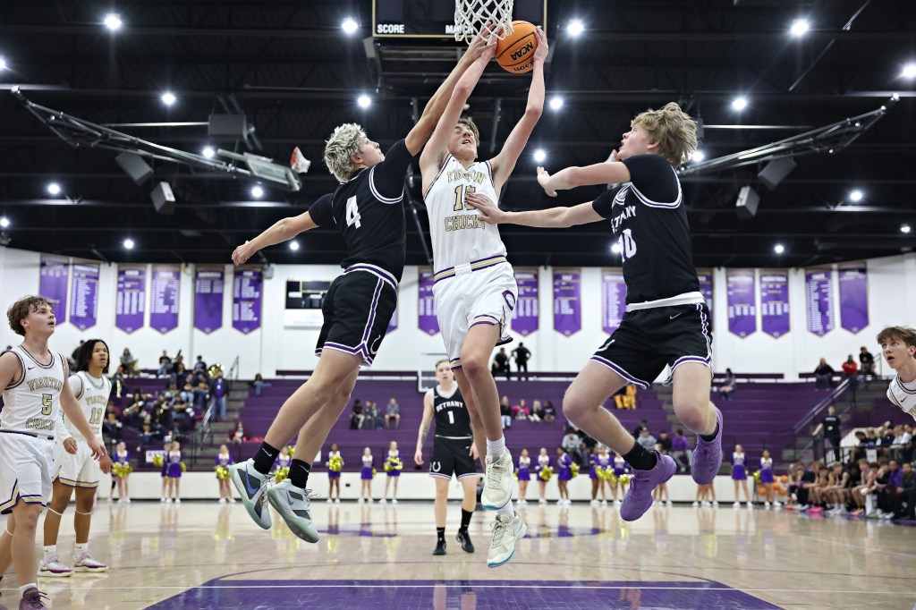 Broncho defense beats Chickasha,&nbsp;43-28