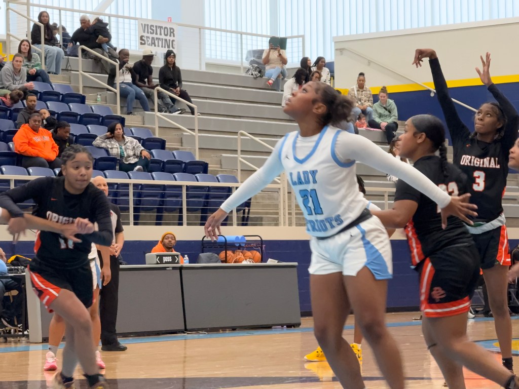 Lady Pirates pummel&nbsp;West