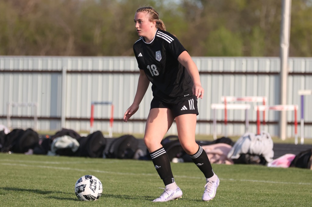 Lady Bronchos rout Ardmore,&nbsp;10-1