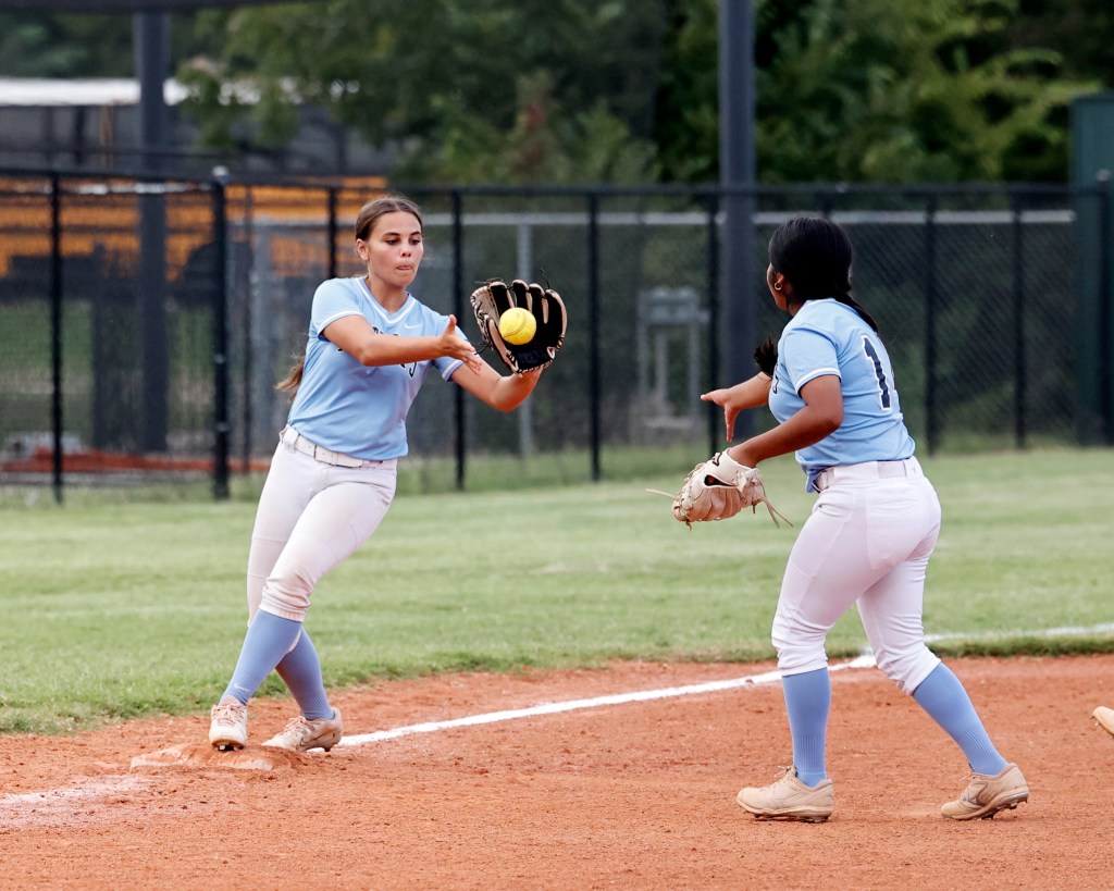 North beats West,&nbsp;12-0