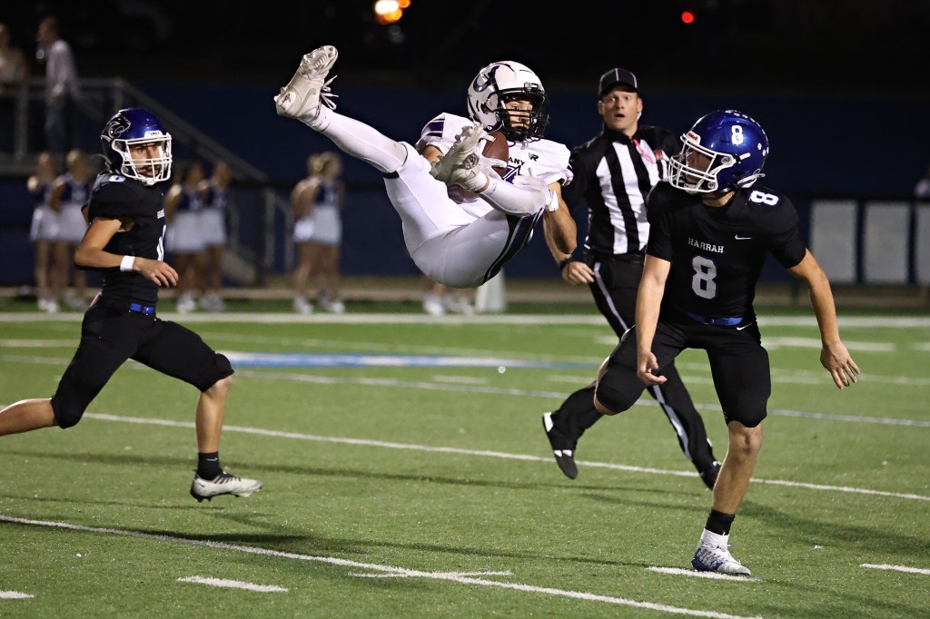 Harrah upends Bethany,&nbsp;45-43