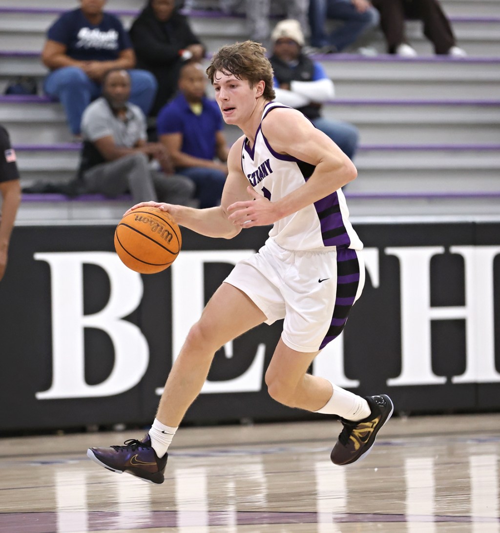 Bronchos run past Star Spencer,&nbsp;72-37