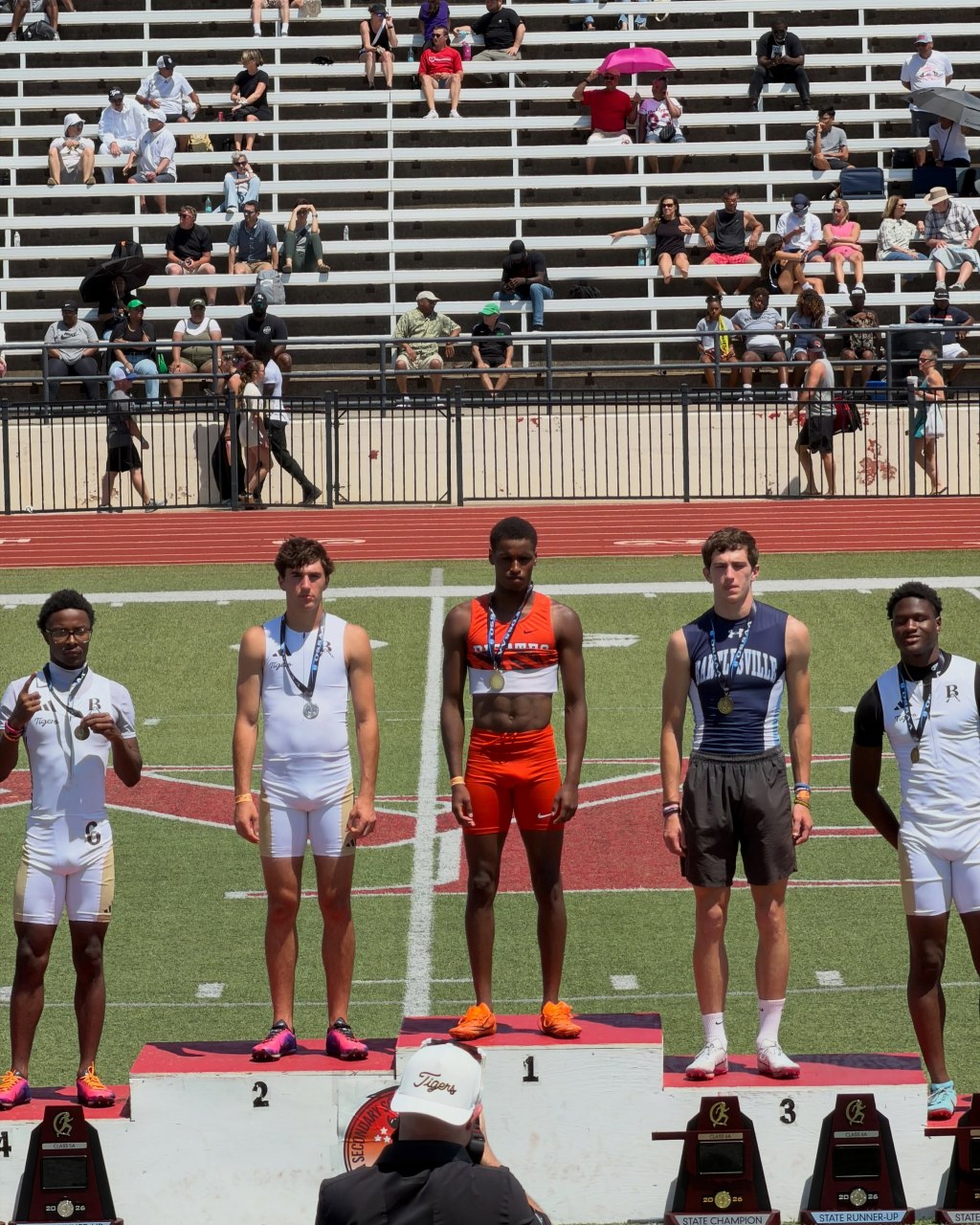 Stinson-Powers breaks record, wins&nbsp;state