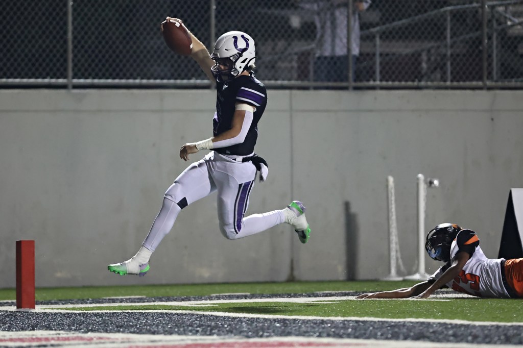 Bronchos blank Trojans, 57-0